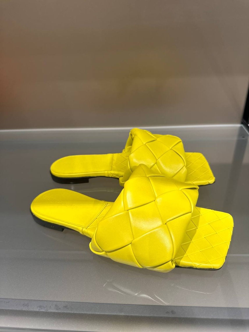 BOTTEGA VENETA Slides side view - Women's luxury Shoes