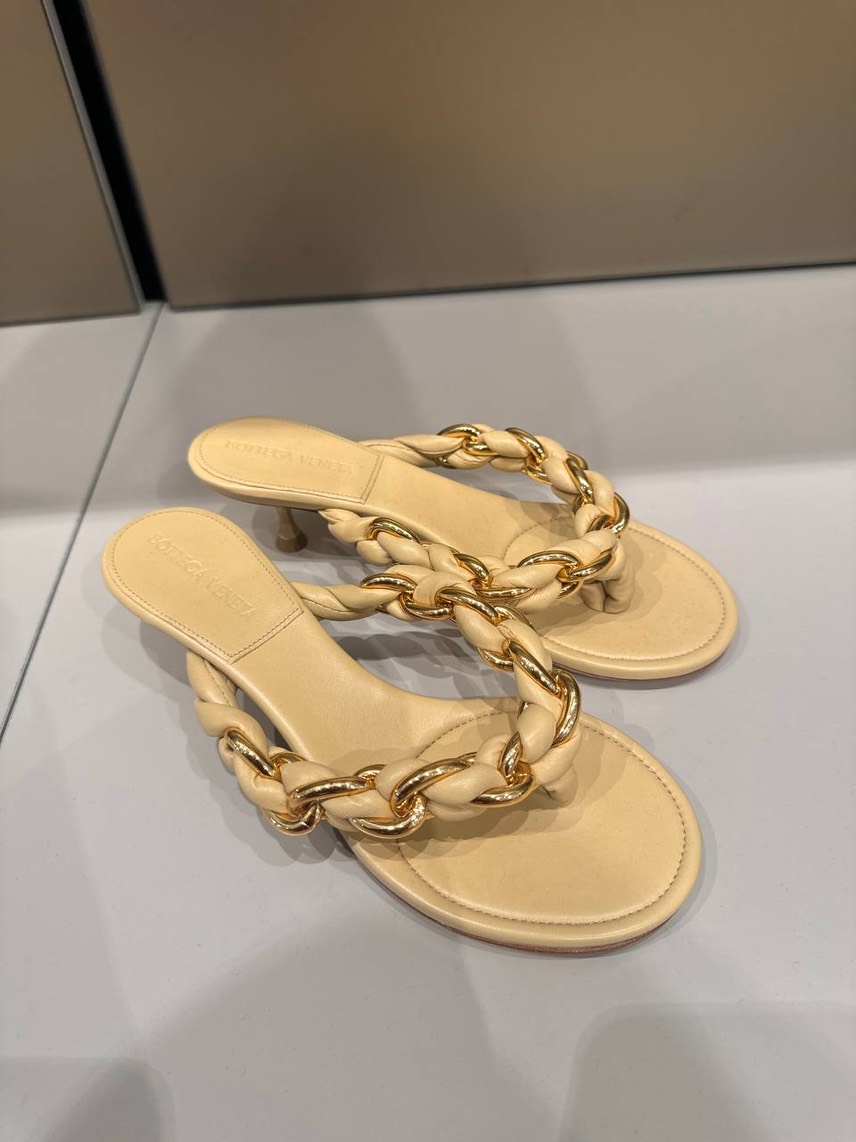BOTTEGA VENETA Sandals side view - Women's luxury Shoes