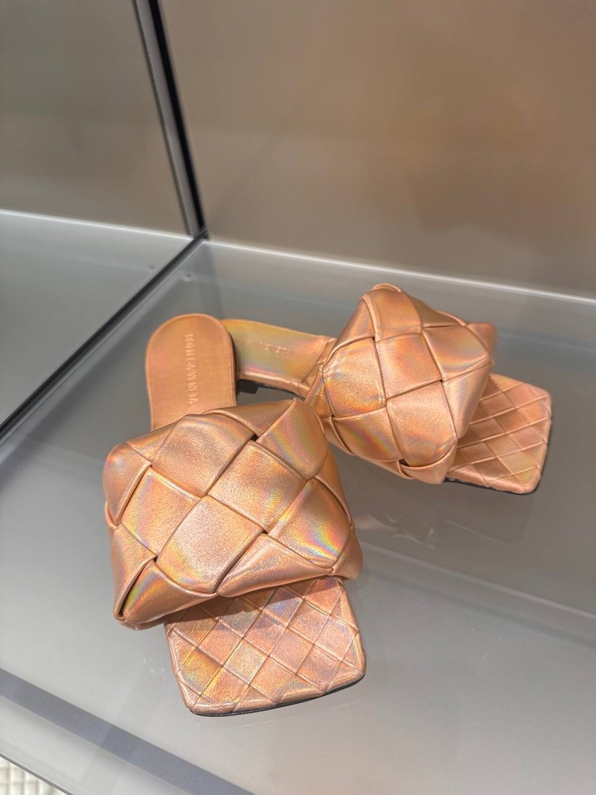 BOTTEGA VENETA Slides side view - Women's luxury Shoes