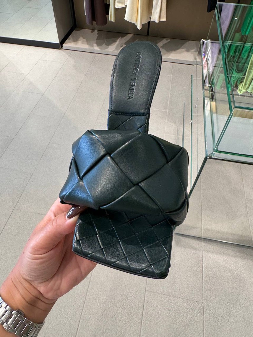 BOTTEGA VENETA Sandals side view - Women's luxury Shoes