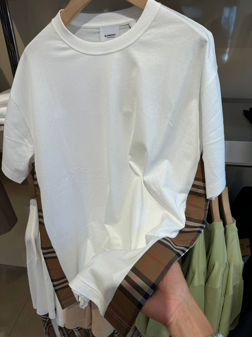 BURBERRY T-shirt and Polo side view - Women's luxury Clothes
