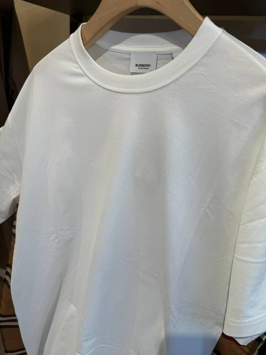 BURBERRY T-shirt and Polo side view - Women's luxury Clothes
