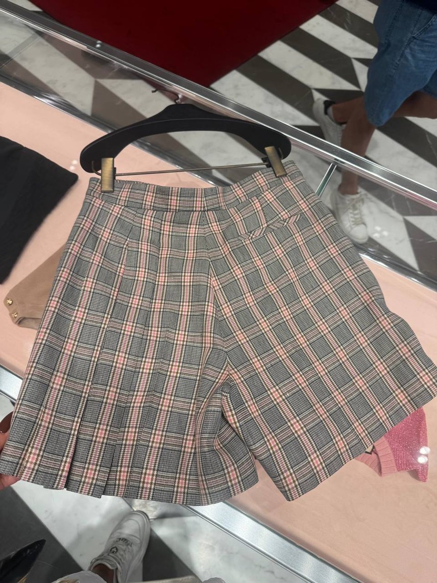 GUCCI Shorts side view - Women's luxury Clothes