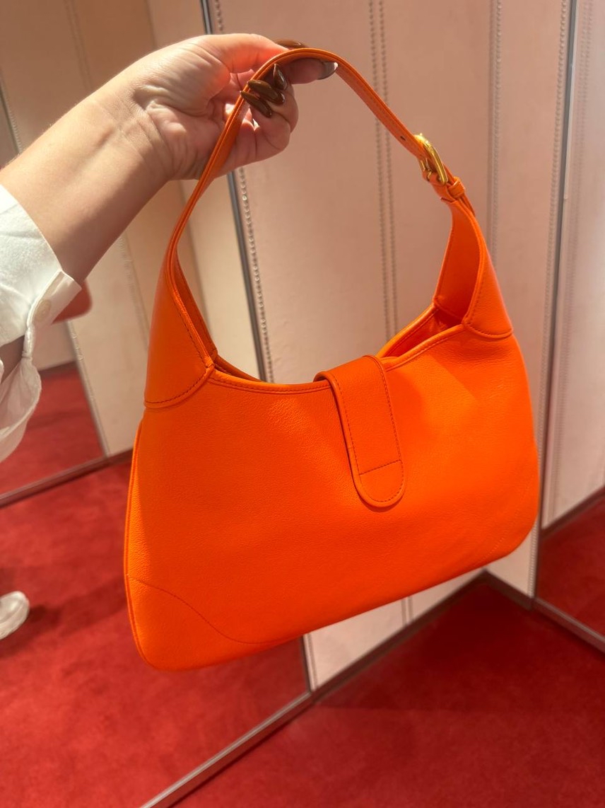GUCCI Shoulder bags side view - Women's luxury Bags