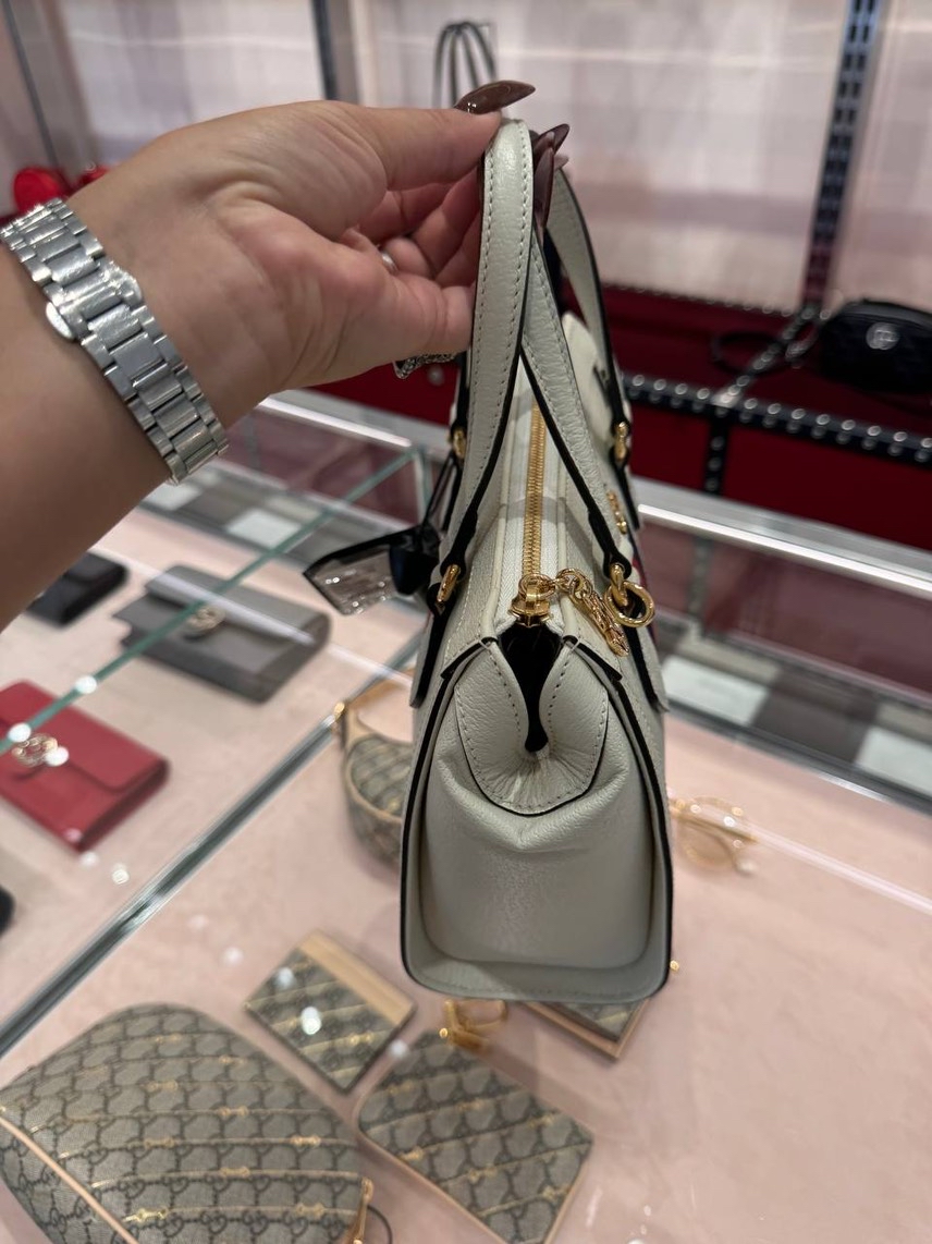 GUCCI Shoulder bags side view - Women's luxury Bags