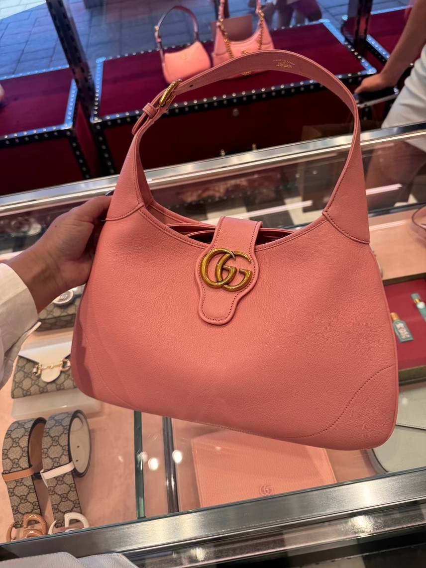 GUCCI Shoulder bags side view - Women's luxury Bags