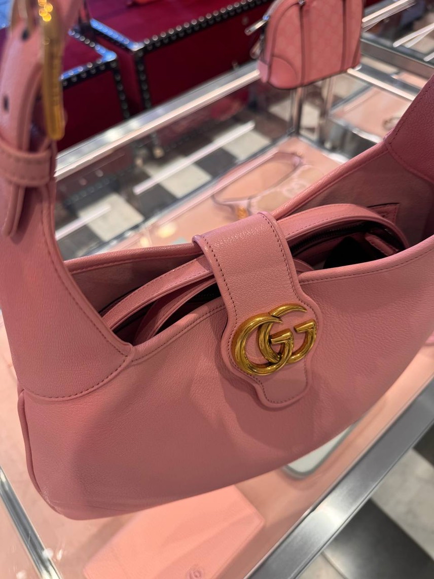GUCCI Shoulder bags side view - Women's luxury Bags