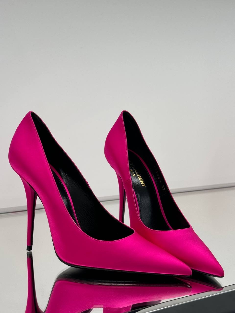 YVES SAINT LAURENT Pumps front view - Women's luxury Shoes