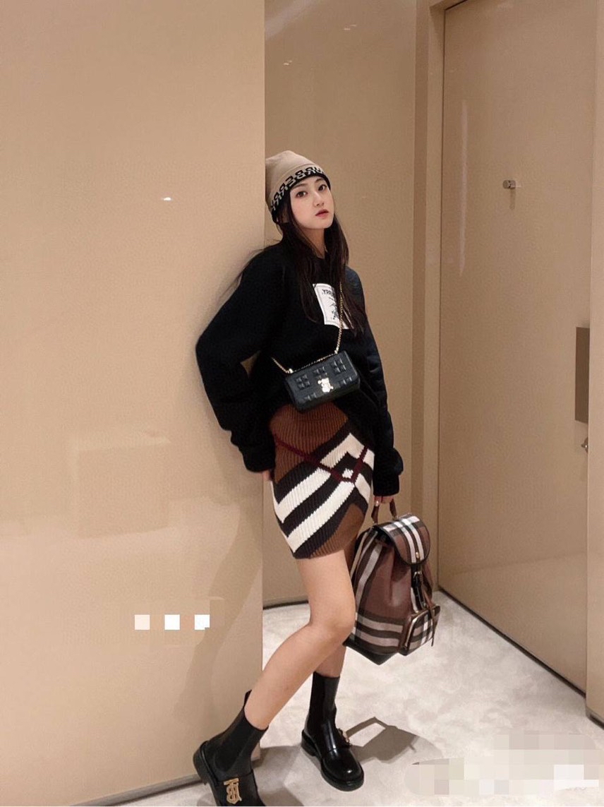 BURBERRY Caps and Hats side view - Women's luxury Accessories
