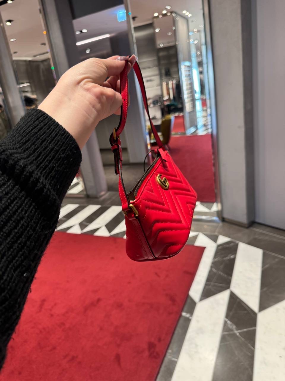 GUCCI Shoulder bags side view - Women's luxury Bags