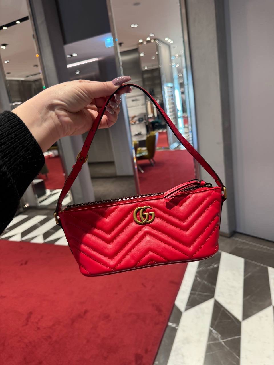GUCCI Shoulder bags side view - Women's luxury Bags