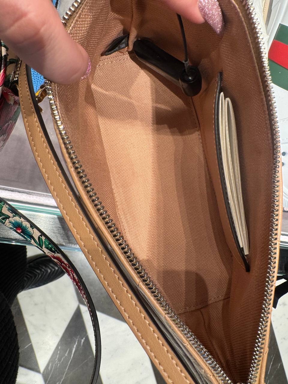 GUCCI Shoulder bags side view - Women's luxury Bags