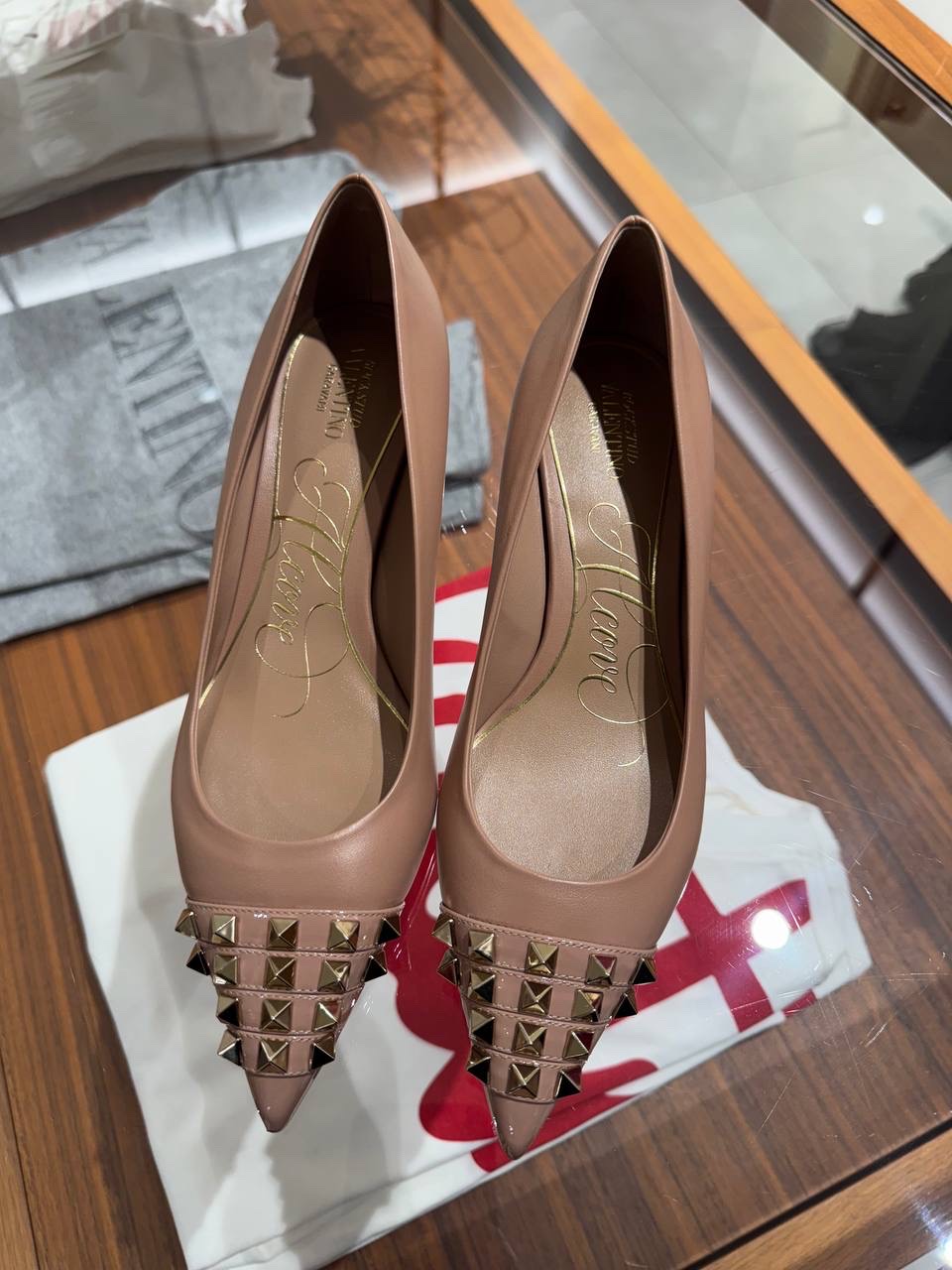 VALENTINO GARAVANI Pumps side view - Women's luxury Shoes