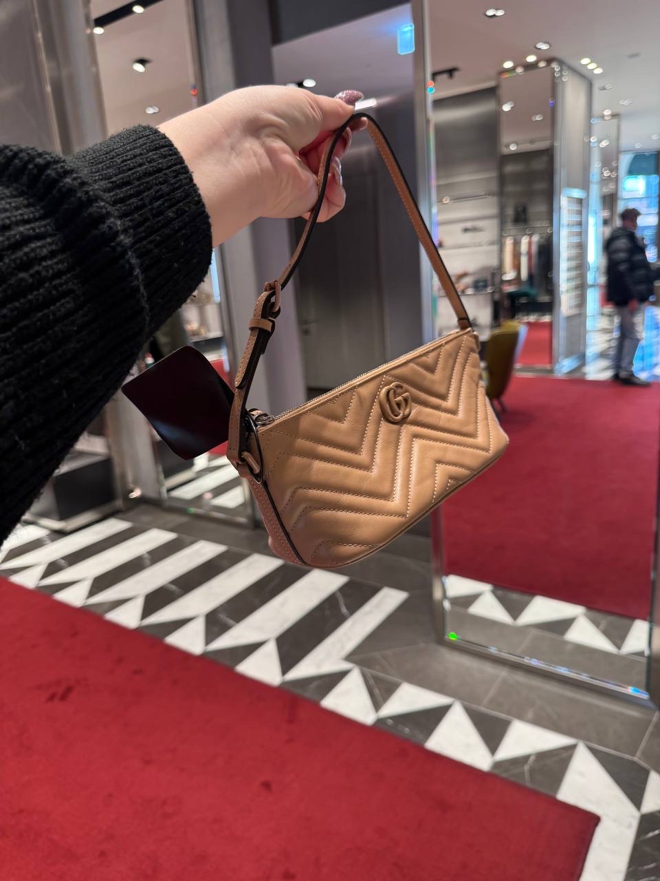 GUCCI Shoulder bags side view - Women's luxury Bags