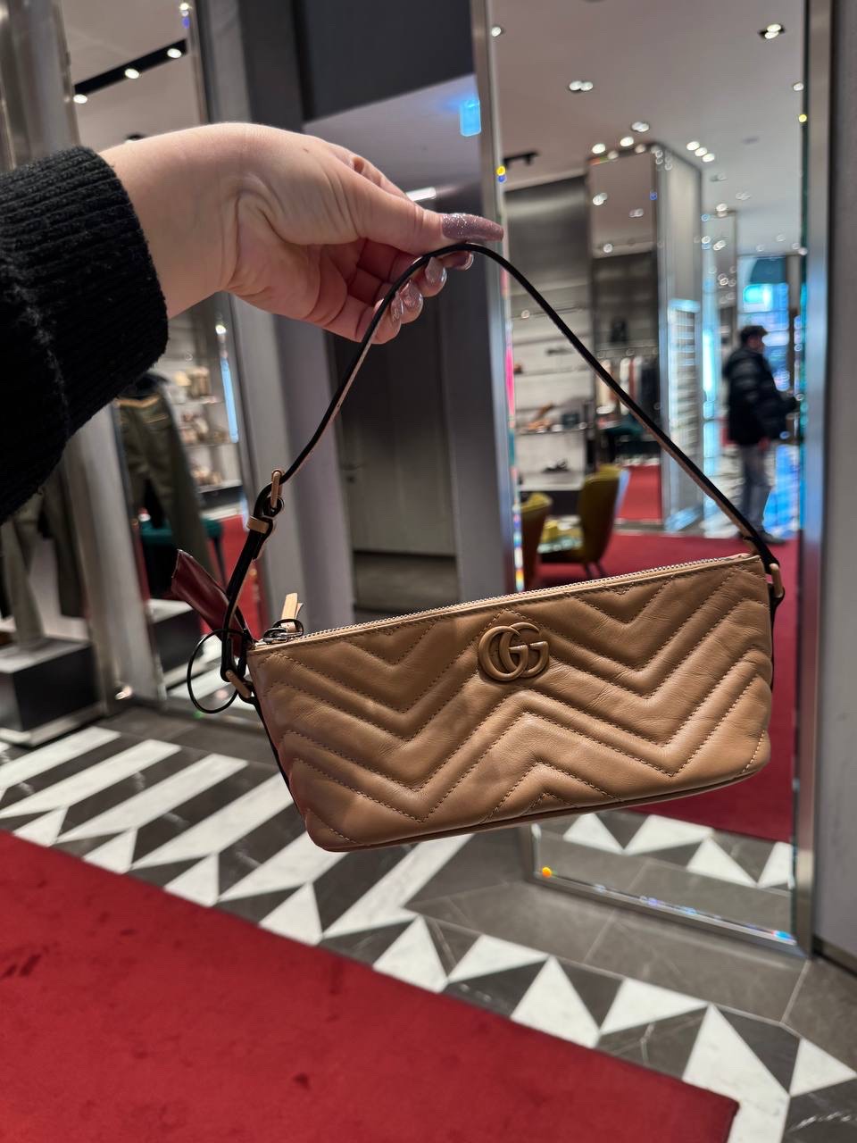 GUCCI Shoulder bags side view - Women's luxury Bags