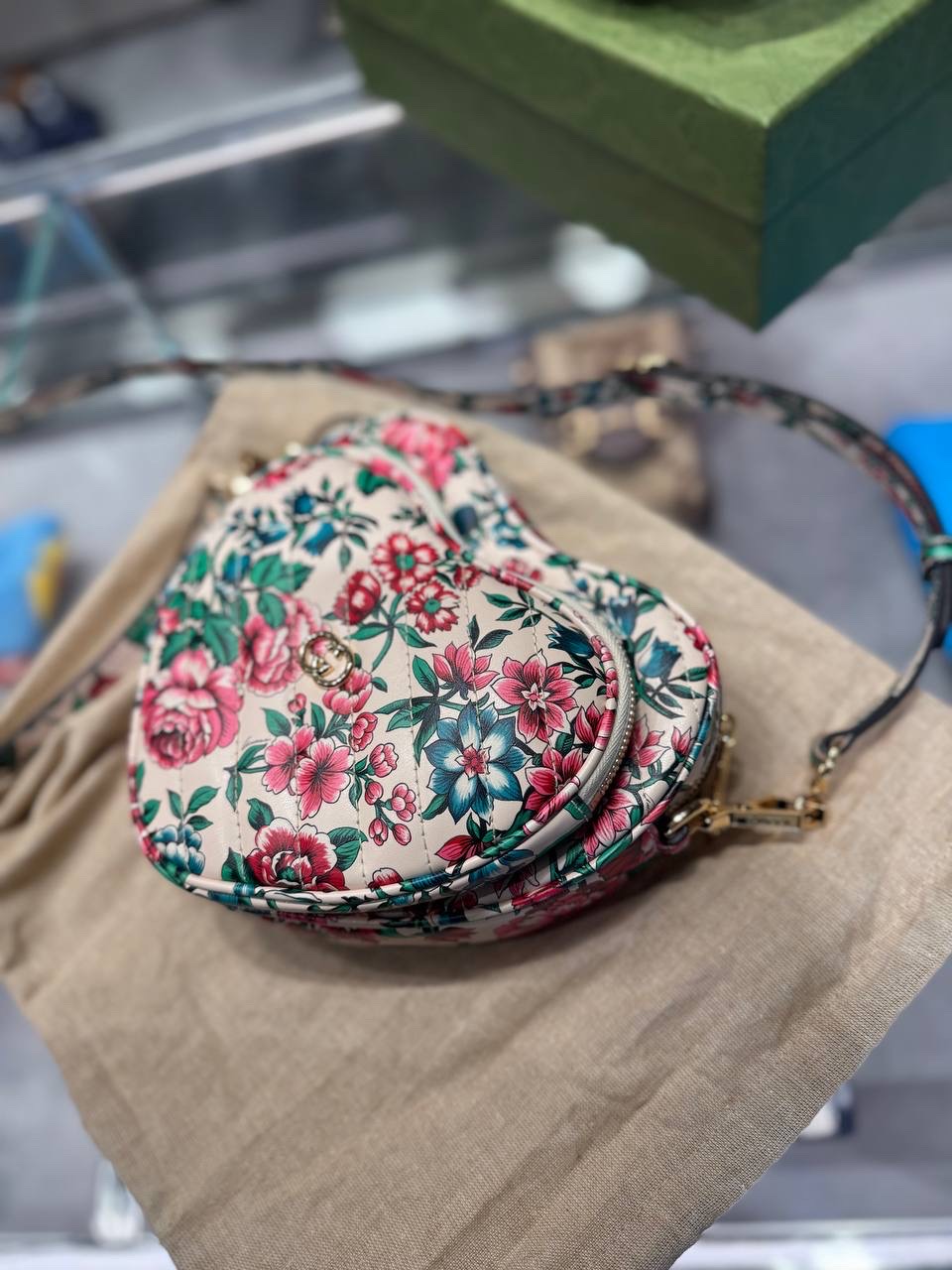 GUCCI Crossbody bags side view - Women's luxury Bags