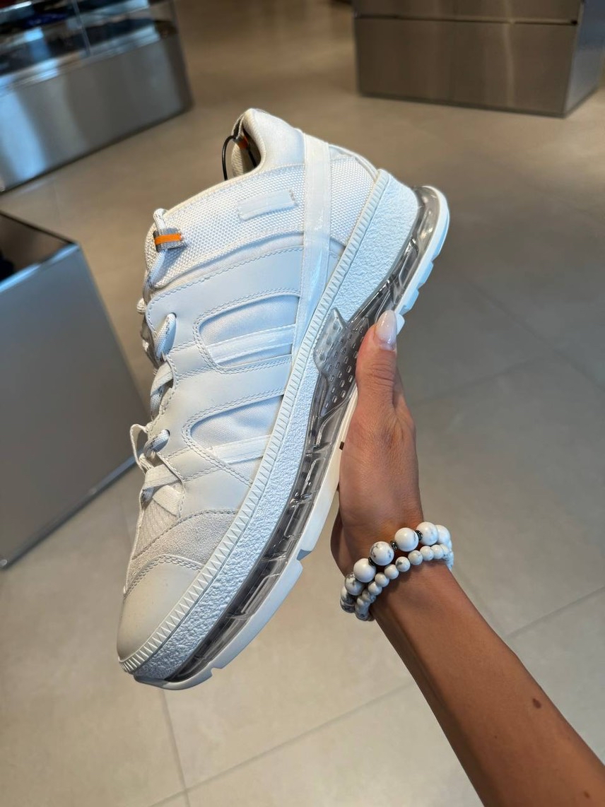 BURBERRY Sneakers side view - Men's luxury Shoes