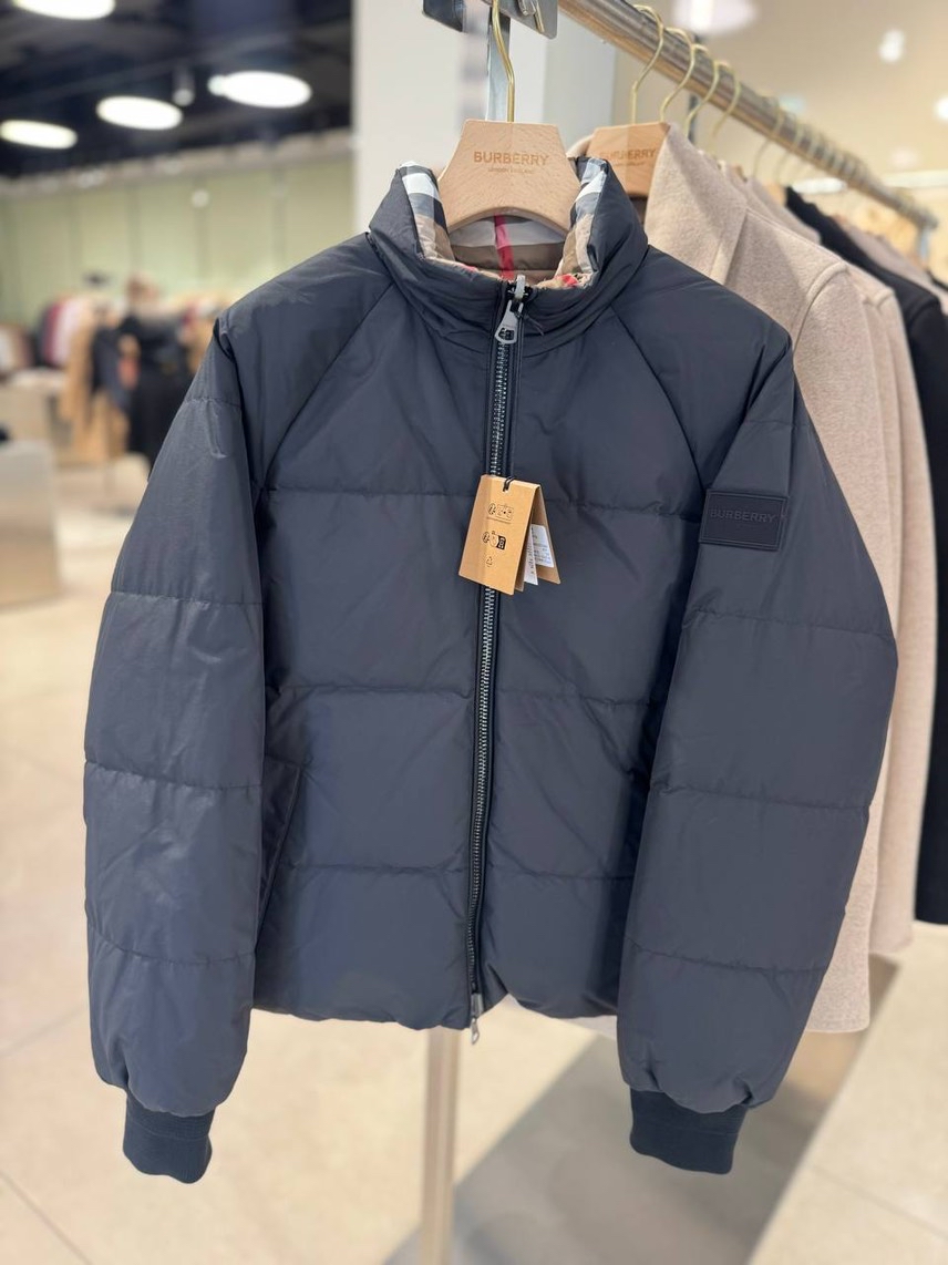 BURBERRY Down jacket side view - Women's luxury Clothes