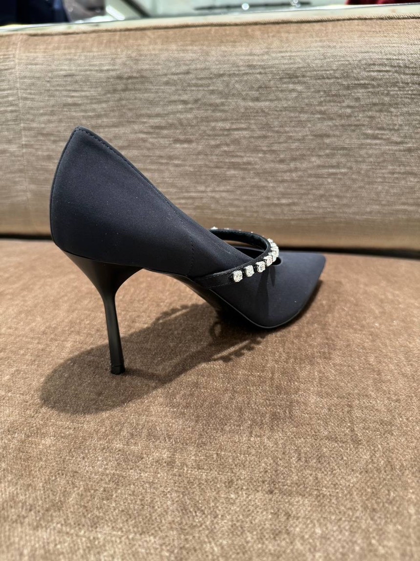 MIU MIU Pumps side view - Women's luxury Shoes