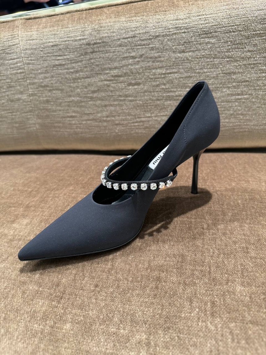 MIU MIU Pumps side view - Women's luxury Shoes