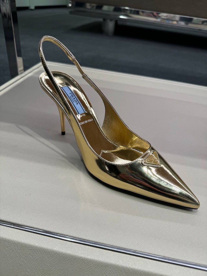 PRADA Pumps front view - Women's luxury Shoes