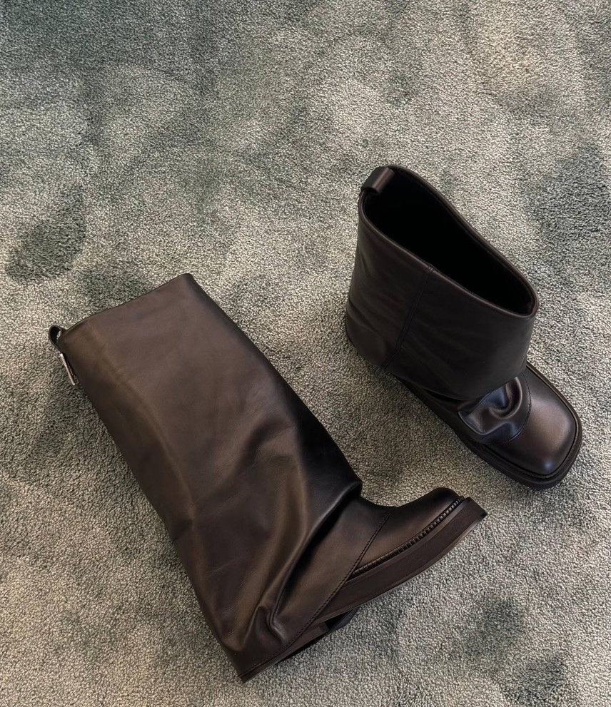 ATTICO Boots side view - Women's luxury Shoes