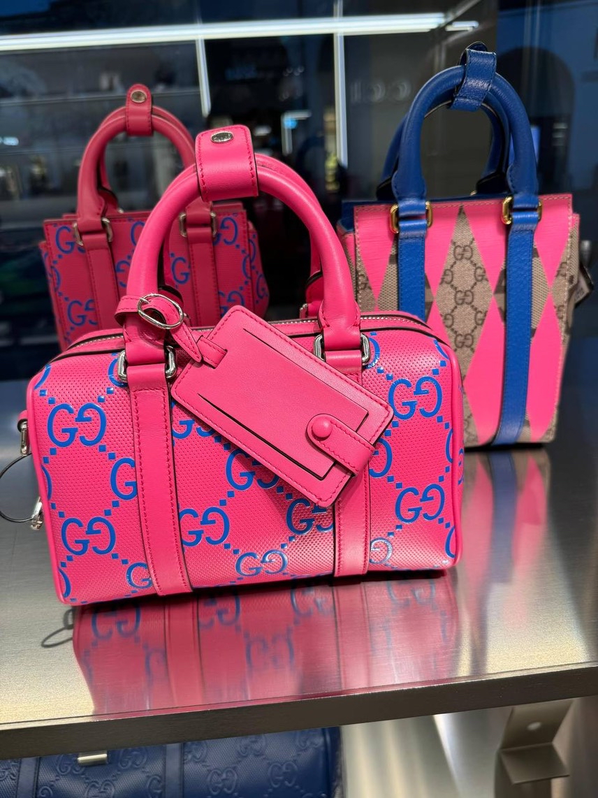 GUCCI Shoulder bags front view - Women's luxury Bags