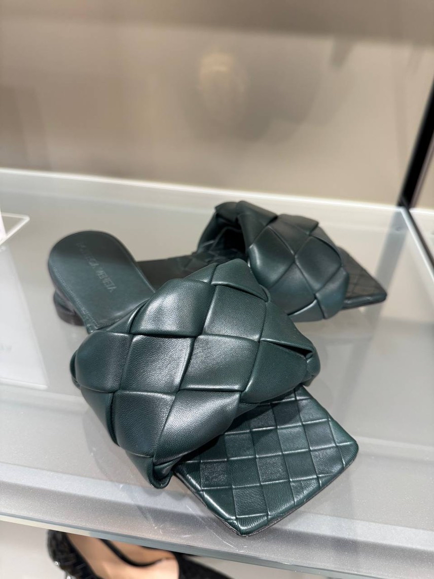 BOTTEGA VENETA Sandals side view - Women's luxury Shoes