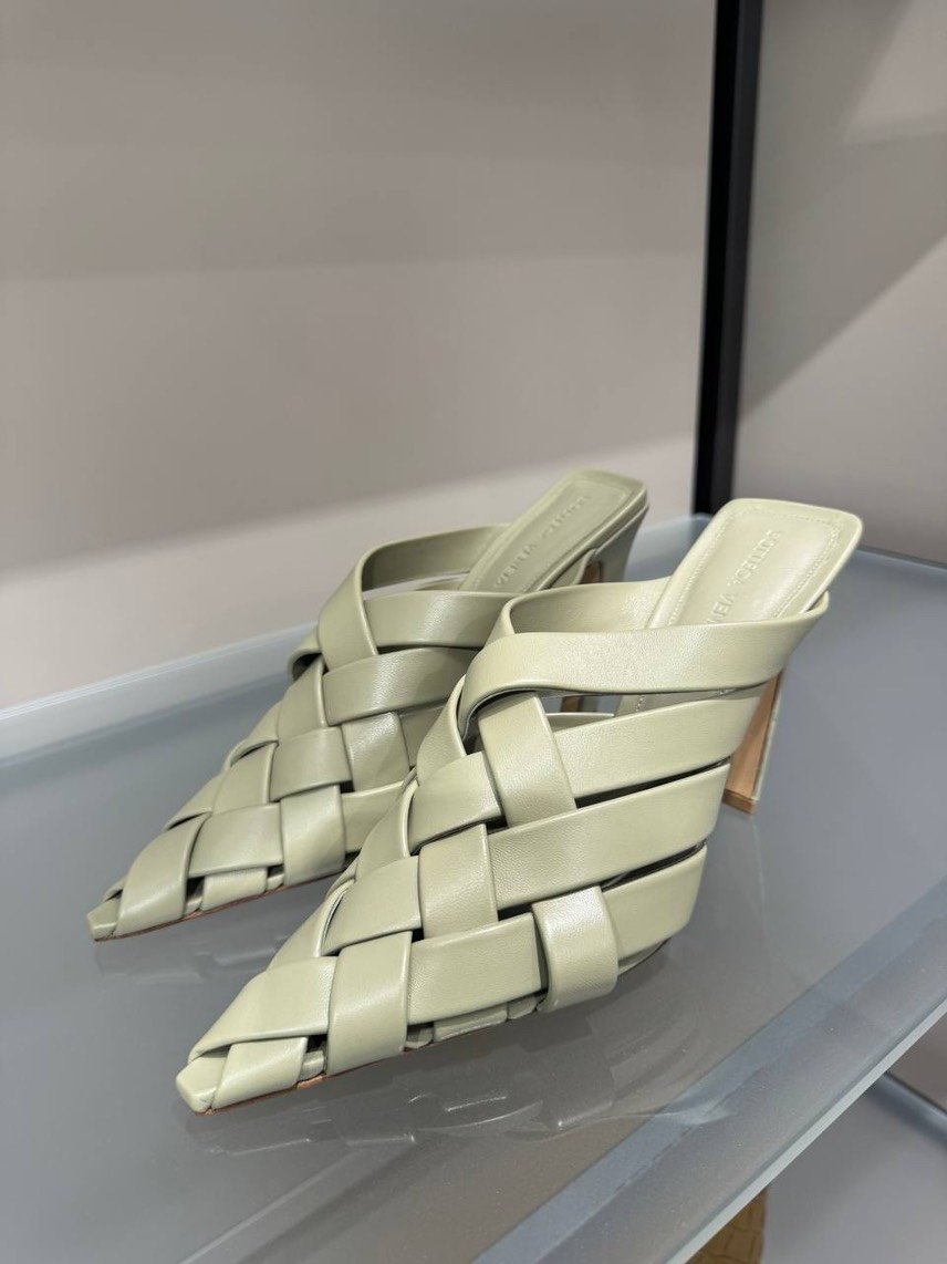 BOTTEGA VENETA Sandals front view - Women's luxury Shoes