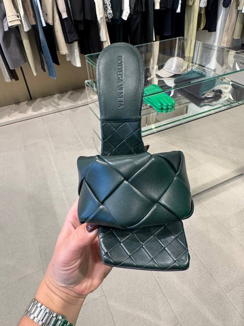 BOTTEGA VENETA Sandals side view - Women's luxury Shoes