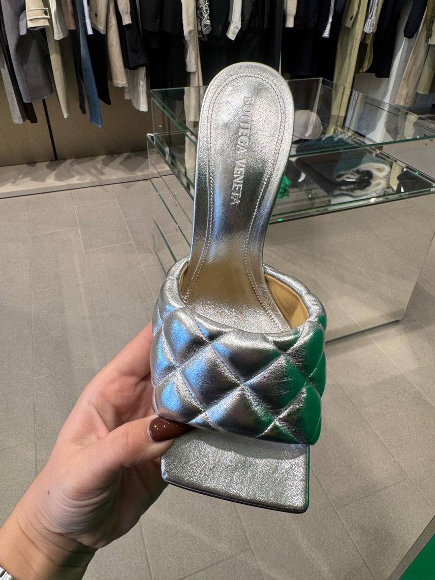 BOTTEGA VENETA Sandals side view - Women's luxury Shoes