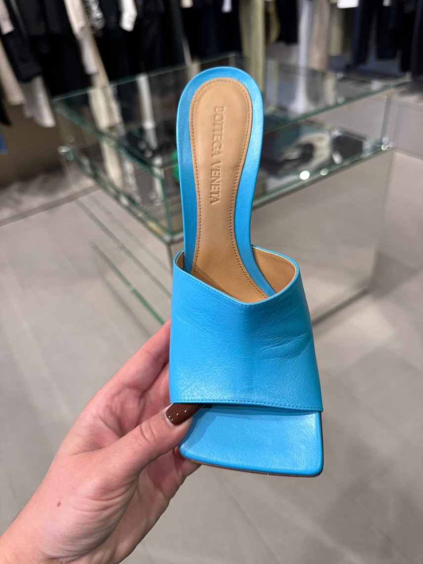 BOTTEGA VENETA Sandals side view - Women's luxury Shoes