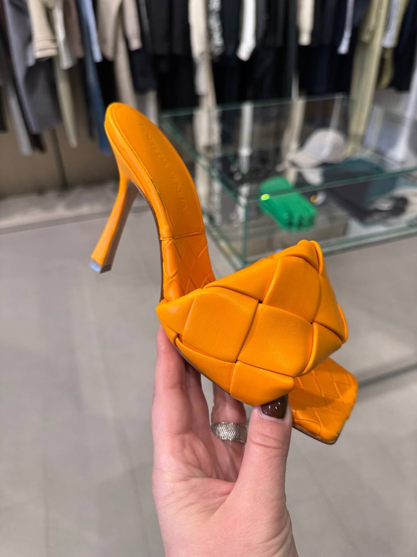 BOTTEGA VENETA Sandals side view - Women's luxury Shoes