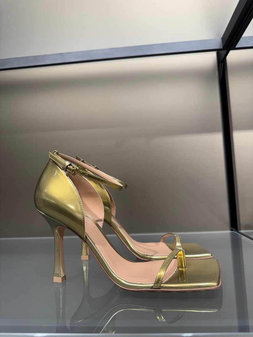 BOTTEGA VENETA Sandals side view - Women's luxury Shoes