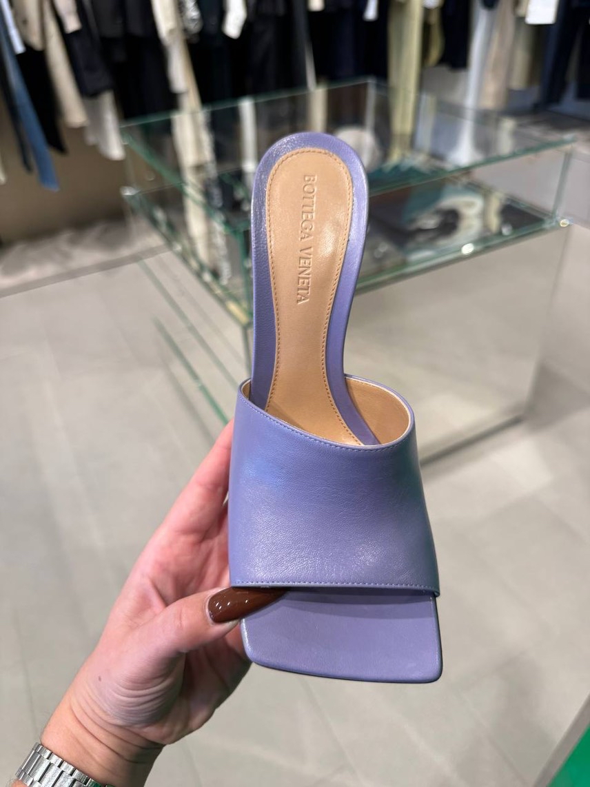 BOTTEGA VENETA Sandals side view - Women's luxury Shoes