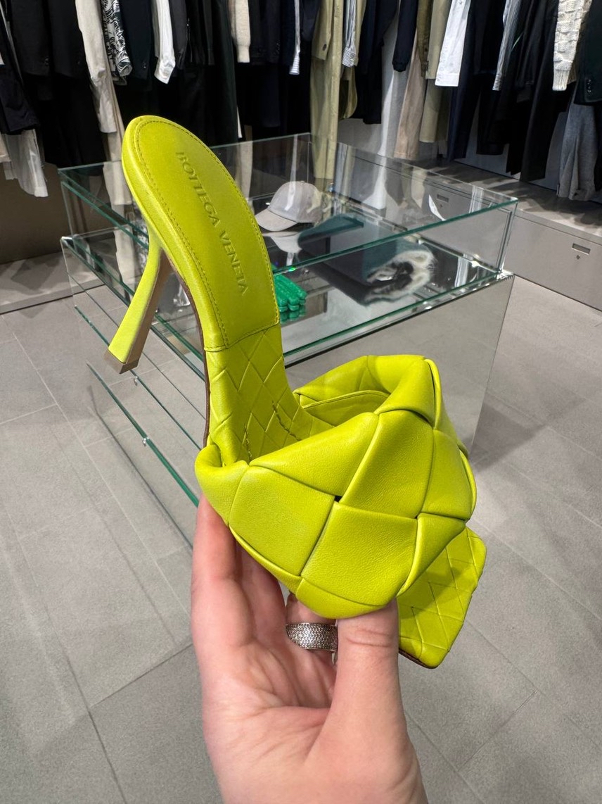 BOTTEGA VENETA Sandals side view - Women's luxury Shoes