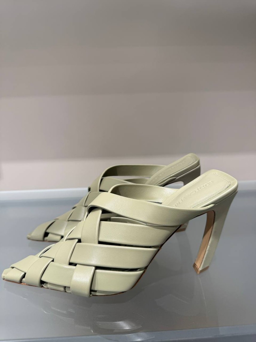 BOTTEGA VENETA Sandals side view - Women's luxury Shoes