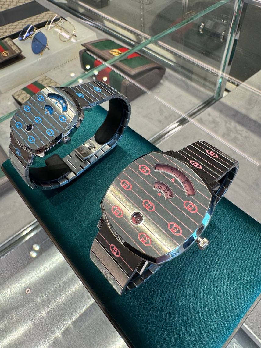 GUCCI Watches side view - Men's luxury Jewelry and watches