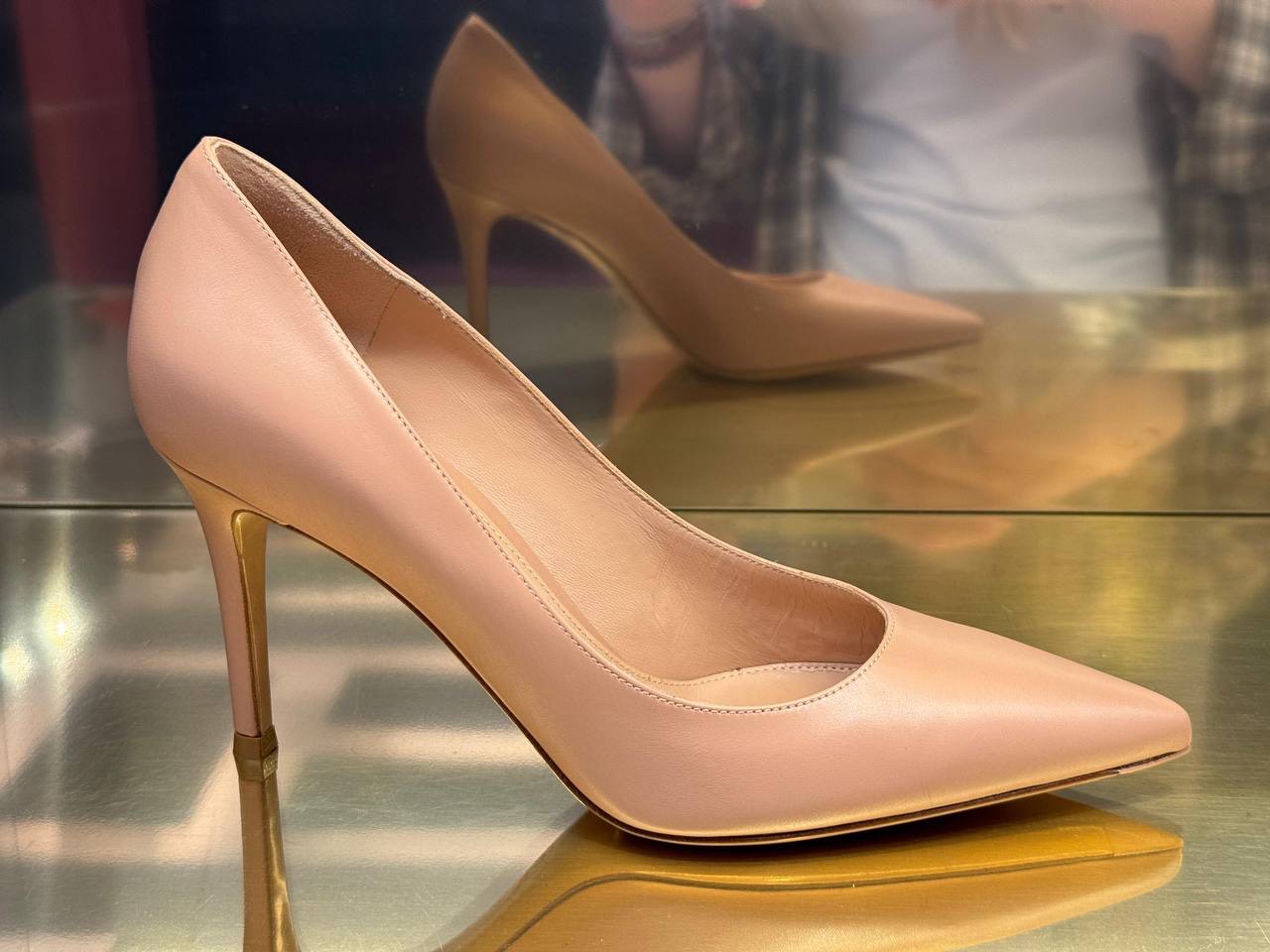 GIANVITO ROSSI Pumps side view - Women's luxury Shoes