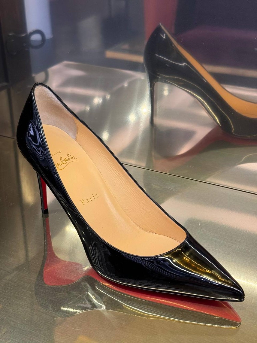CHRISTIAN LOUBOUTIN Pumps side view - Women's luxury Shoes