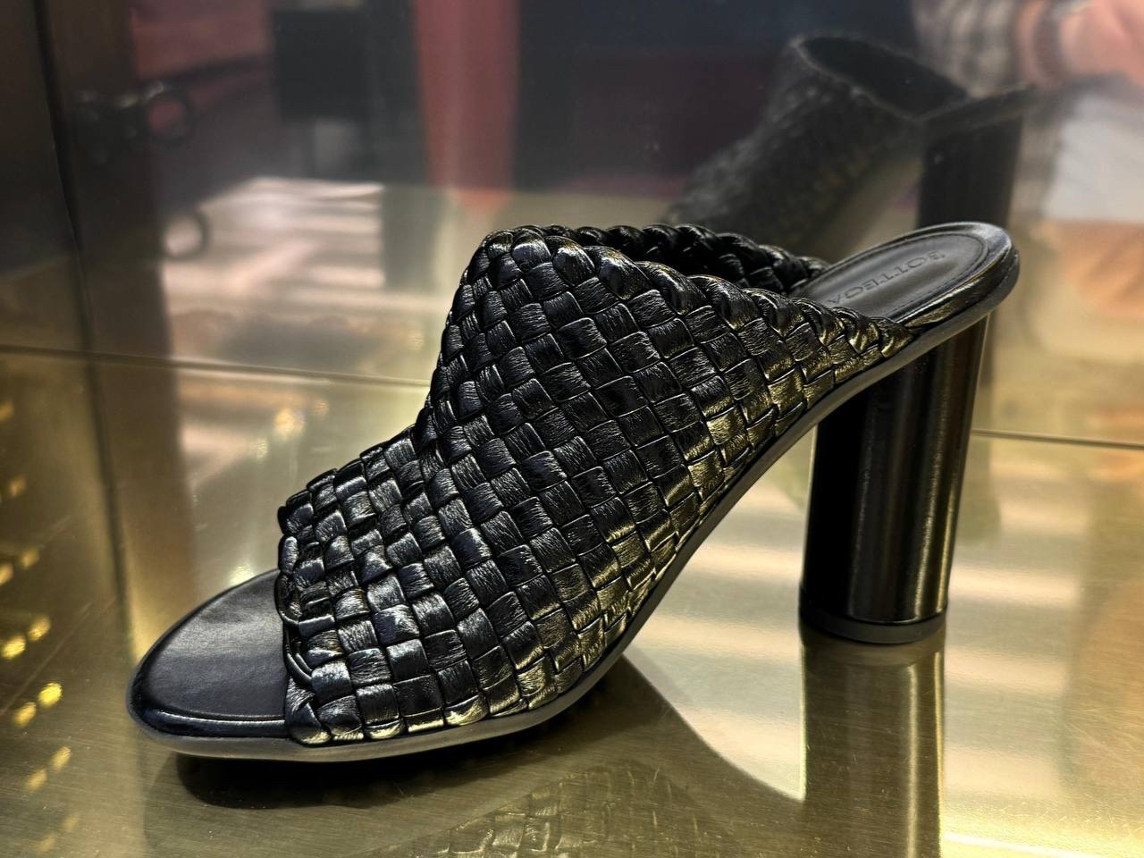 BOTTEGA VENETA Sandals side view - Women's luxury Shoes