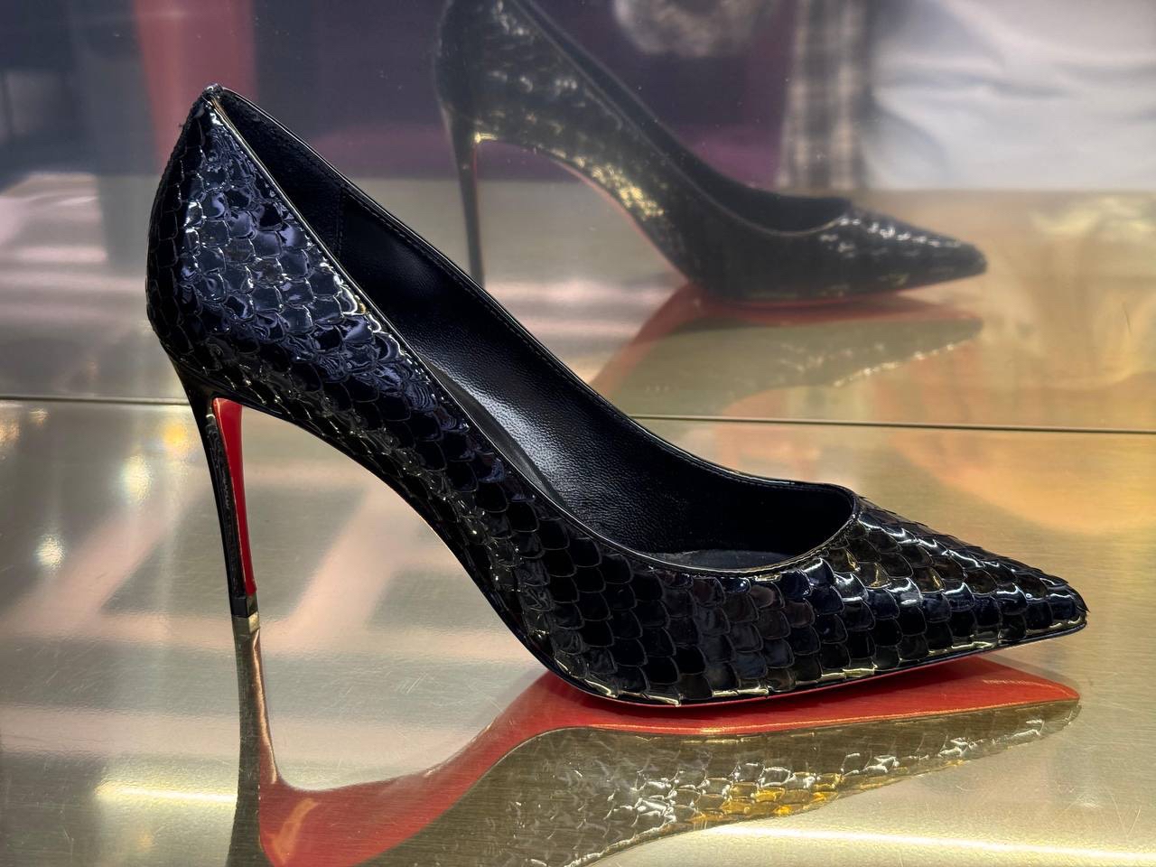 CHRISTIAN LOUBOUTIN Pumps front view - Women's luxury Shoes