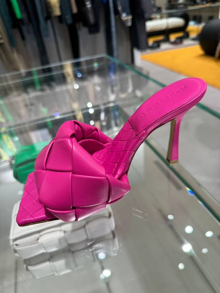 BOTTEGA VENETA Sandals side view - Women's luxury Shoes
