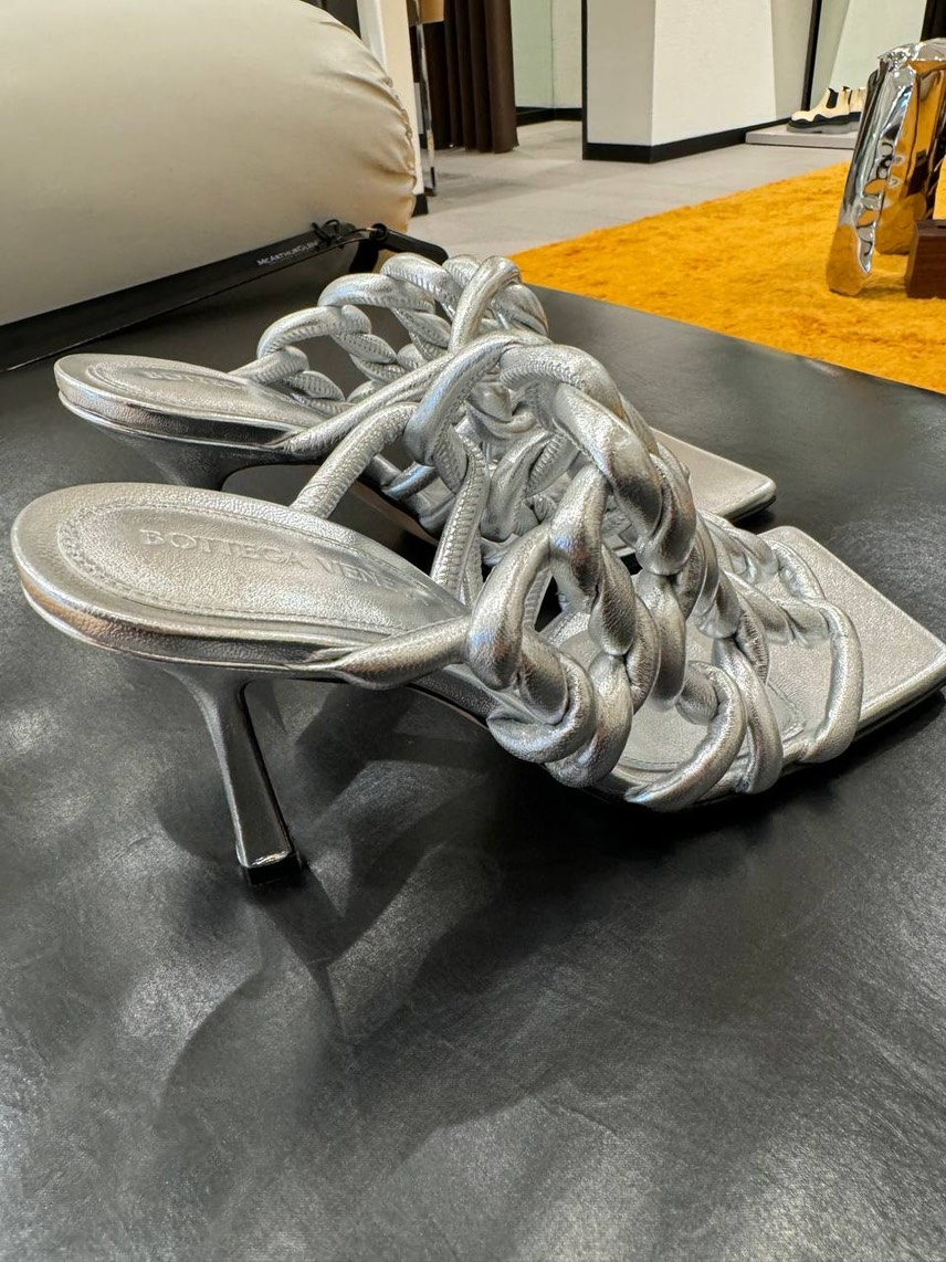 BOTTEGA VENETA Sandals side view - Women's luxury Shoes