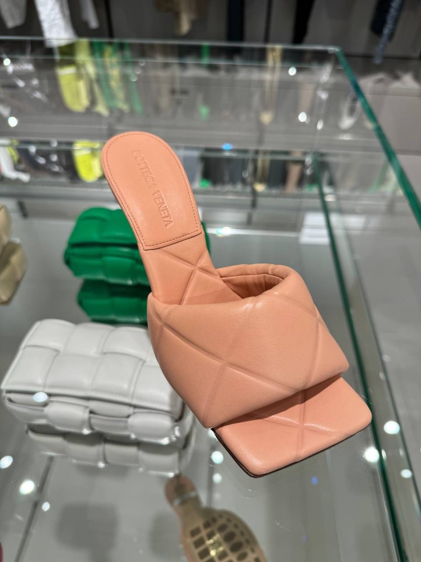 BOTTEGA VENETA Sandals side view - Women's luxury Shoes