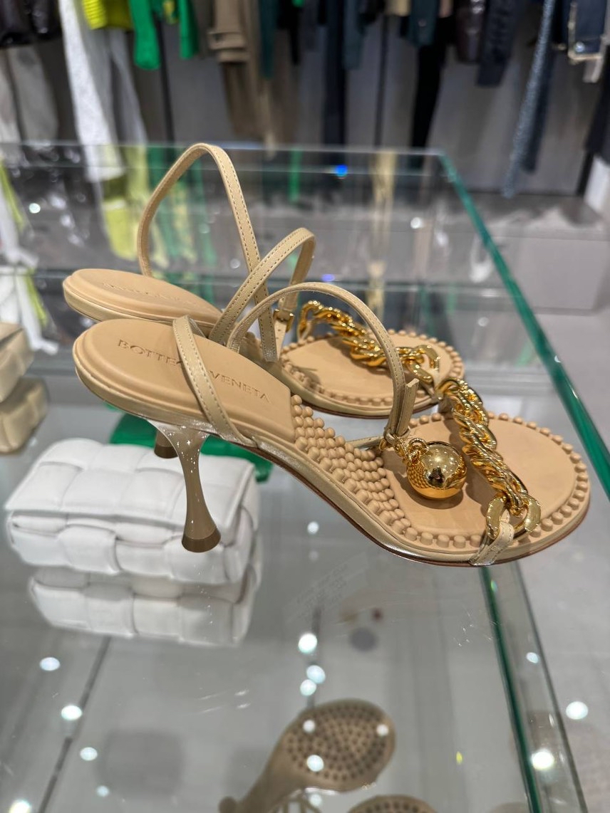 BOTTEGA VENETA Sandals side view - Women's luxury Shoes
