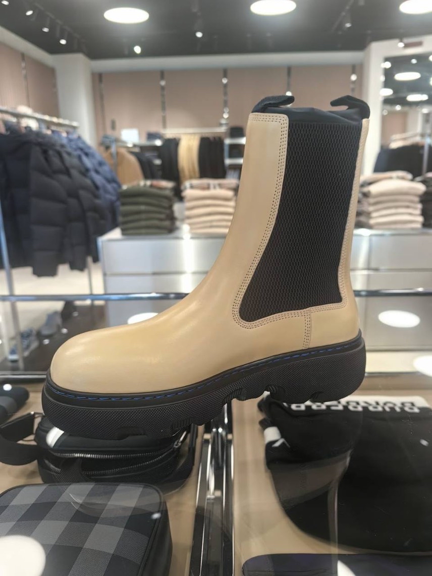 BURBERRY Boots side view - Women's luxury Shoes