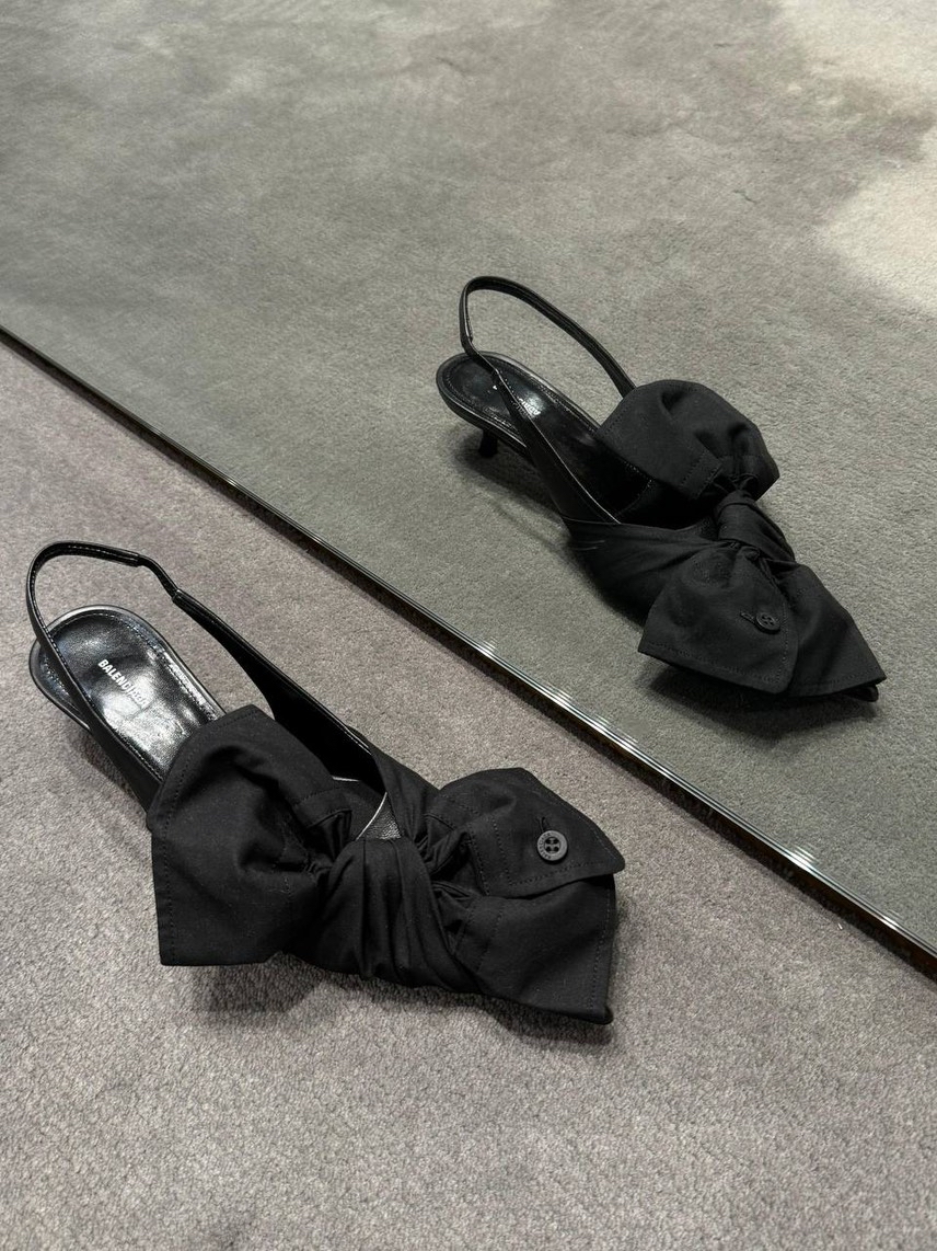 YVES SAINT LAURENT Sandals front view - Women's luxury Shoes