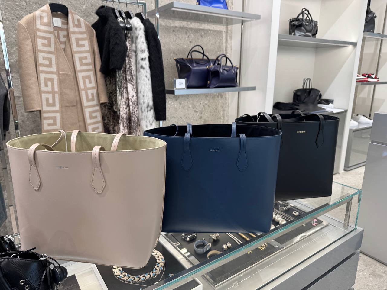 GIVENCHY Totes side view - Women's luxury Bags