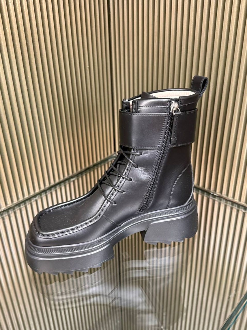ROGER VIVIER Boots side view - Women's luxury Shoes